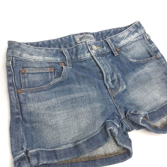 WESC》 5-Pocket Denim Cuffed Roxanne Shorts - Picture 2 of 11